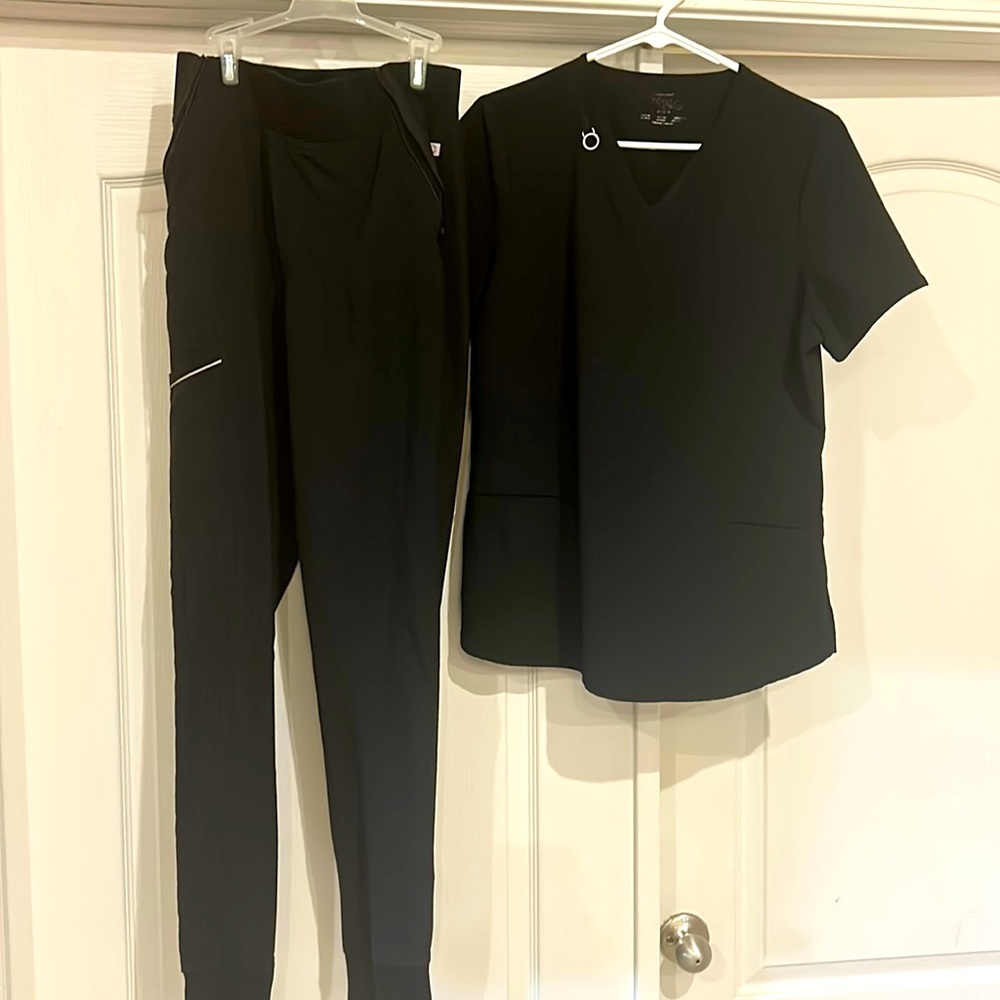 Cherokee infinity scrubs